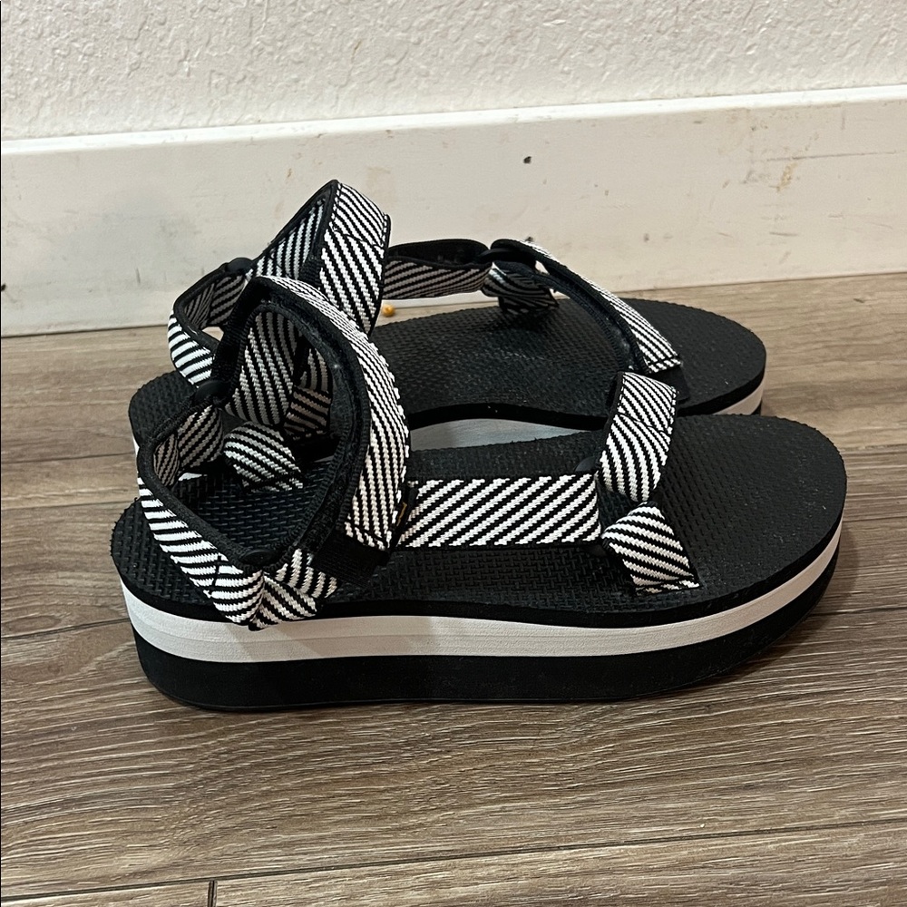 Teva Black and White Women's Sandals striped stripes flatform universal